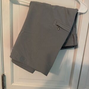 Men’s Golf Shorts w Pocket Detail. Sleek Stylish Must Have. Light Gray, 38 NEW